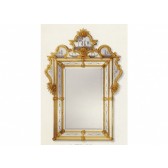 Miroir traditionnel vénitien de style baroque à parecloses.